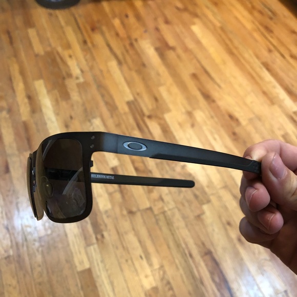 Oakley Holbrook